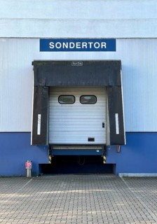 Logistics building, ramp for lorries, special gate, delivery, collection