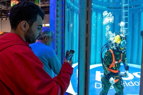 Federal Navy mine divers present themselves in the diving tank in the diving hall at BOOT 2024, the