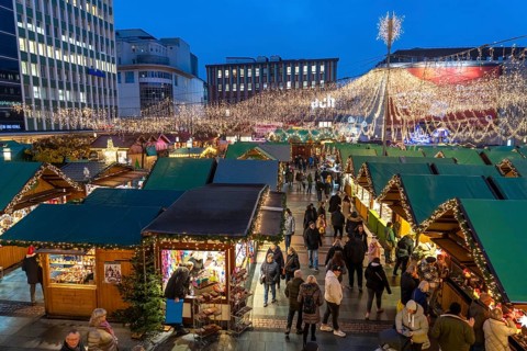 Pre-Christmas season, Christmas market in the city centre of Essen, Kennedyplatz, light decoration,