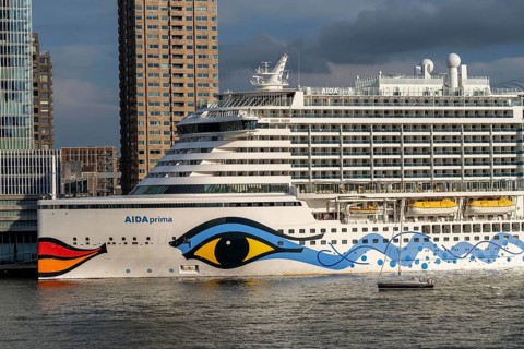Rotterdam, skyline at the Nieuwe Maas, skyscrapers at the Kop van Zuid district, cruise ship Aida