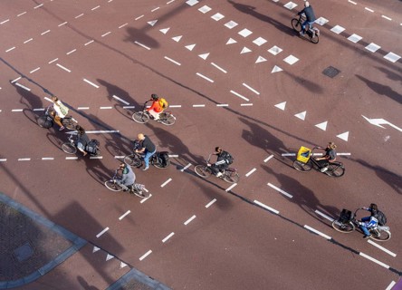 Crossing at Lange Viestraat, markings for cars and bicycles, green phase only for cyclists to be
