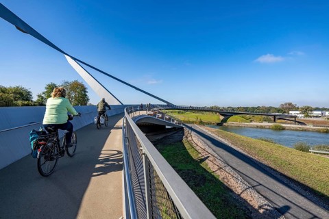 New bridge over the Rhine-Herne Canal and the Emscher, leap over the Emscher, bicycle and