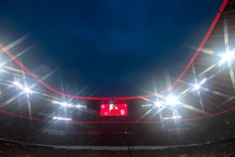 Player presentation, Harry Kane FC Bayern Munich FCB (09) scoreboard, logo, Allianz Arena,