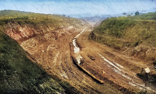 Panama Canal from the west bank, excavation, workers with shovels at work, around 1885, Panama,
