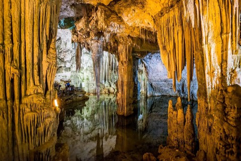 Huge stalactites and underground lake, stalactite cave, Grotta di Nettuno, Neptune Grotto, Capo