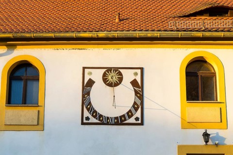 Sundial at the baroque castle Seußlitz in the evening light, Diesbar-Seußlitz, Saxon Elbland,