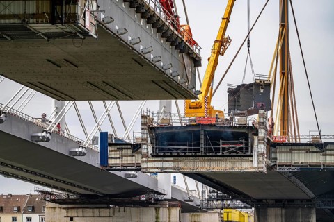 Demolition of the old A40 Rhine bridge Neuenkamp, next to it the first part of the new motorway