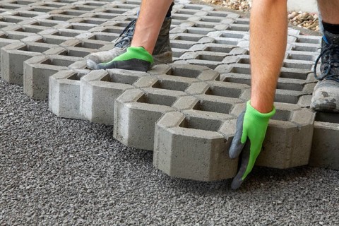 Paving work: Laying of grass pavers