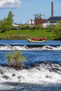 Inflatable boat, rafting at the Ruhr weir near Hattingen, section of the Ruhr Valley cycle path