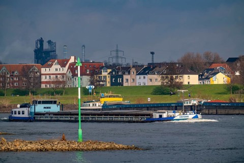 The river Rhine near Duisburg, houses on the Rhine dyke, Laar district, Thyssenkrupp Steel