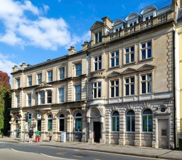 Historic building Lloyds Bank, High Street, Old Town, Swindon, Wiltshire, England, UK