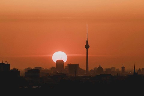 The sunrise emerges behind the city skyline with the television tower in Berlin, 04/09/2024