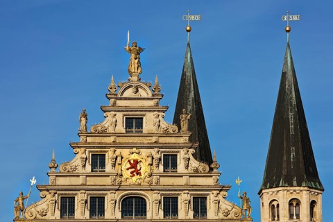 Gewandhaus with Brunswick Lion and the church towers of St Martini, Old Town, Brunswick, Lower