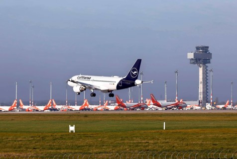 Landing of a Lufthansa Airbus A319 at BER Berlin Brandenburg Airport, Schönefeld, 13 November 2020