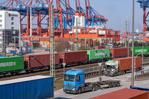 Port of Hamburg, Waltershofer Hafen, container ships, goods train with containers and container