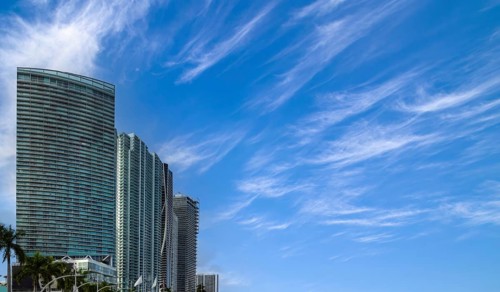 Miami, luxury condominiums located near city financial center, Biscayne Bay and South Beach