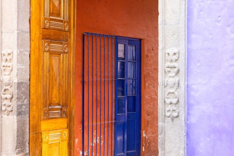 Peru, Colorful colonial houses and streets of Areuipa in historic city center near Plaza de Armas,