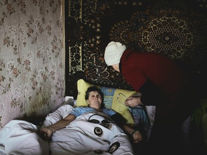 Tryohizbenka, Ukraine, Lilia Schwez on a visit to Valentina, 75, in the morning there were several