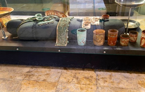 Funeral offerings for king Yuknoom Yich'aak K'ahk, Calakmul, Late Classic period, Mayan