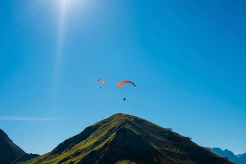Paraglider, near Nebelhorn, 2224m, Allgaeuer Alps, Allgaeu, Bavaria, Germany, Europe