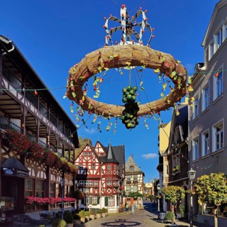 Sculpture modelled on a harvest crown, market square, Bacharach, UNESCO World Heritage Upper Middle