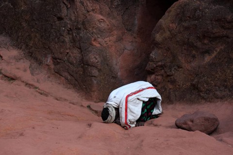 Lalibela, eastern group of rock-hewn churches, pilgrims praying at the Prayer of Abba Lebanon, Abba