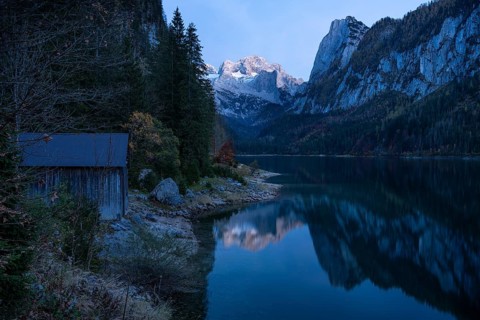 The Vordere Gosausee lake in autumn with a view of the Dachstein mountain range. The Gosaukamm on
