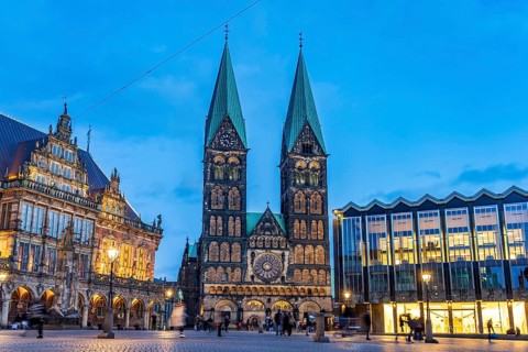 Bremen market square with the town hall, Bremen Cathedral and the House of Parliament on the market