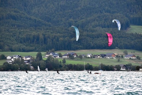Kitesurfer on the Wolfgangsee, Salzkammergut, Austria, Europe