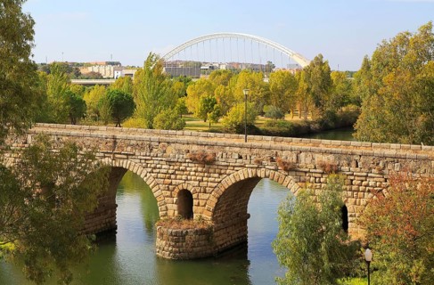 Modern bridge behind Puente Romano, Roman bridge crossing, Rio Guadiana River, Merida, Extremadura,