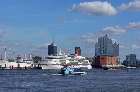 Europe, Germany, Hanseatic City of Hamburg, Elbe, Elbe Philharmonic Hall, Cap San Diego, Museum