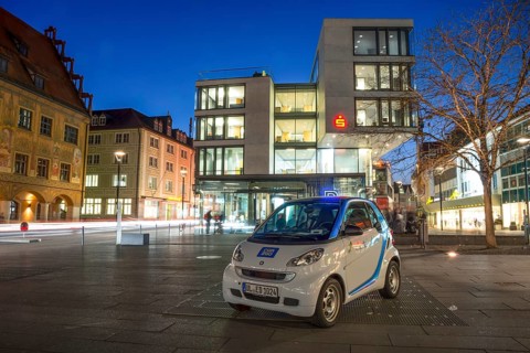 Savings bank building, Ulm's new centre at Hans-und-Sophie-Scholl-Platz, Ulm, Baden-Wuerttemberg,