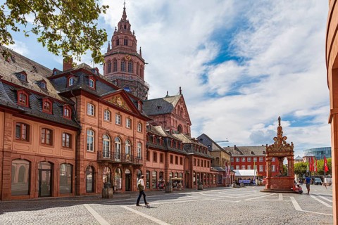 St Martin's Cathedral and Renaissance market fountain in Mainz, Rhineland-Palatinate, Germany,