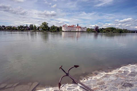 View of Neuhaus Castle seen from Schärding, in front the river Inn, Lower Austria, Austria, Europe