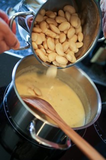 Swabian cuisine, preparation of broad beans with yeast dumplings, broad beans, horse beans, fava