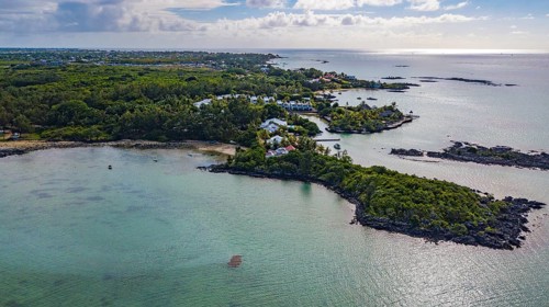 Bird's eye view of aerial view of lagoon and small islands at Cap Malheureux, Mauritius, Africa