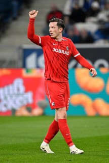 Michael Gregoritsch SC Freiburg SCF (38) Gesture Gesture Thumbs up PreZero Arena, Sinsheim,