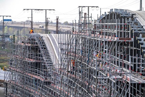 Modernisation of Duisburg Central Station, the platforms of the 13 tracks are being renewed, the