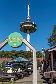 Telecommunications tower of Deutsche Telekom, transmission tower with antennas, kiosk, snack bar