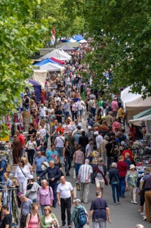 Flea market at the summer festival at the Gruga in Essen, 10-day funfair at Messe Essen, with one