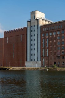 The inner harbour, in Duisburg, Küppersmühle building, MKM Museum Küppersmühle for Modern Art, new