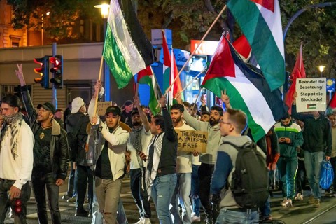 Demonstration by pro-Palestinian activists in Duisburg-Hochfeld, around 110 demonstrators marched