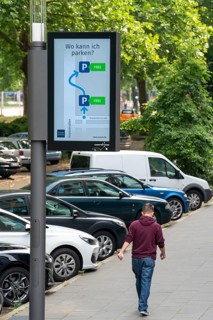 Smart Poles, intelligent street lamps, test run, EON and the city of Essen are testing street lamps
