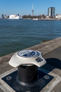 The world's first 3D-printed bollard mooring line, made of metal, at Holland Amerikaplein, Nieuwe