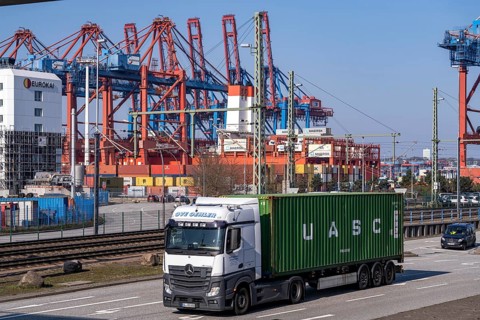 Port of Hamburg, Waltershofer Hafen, container ships, container lorries bring and collect freight