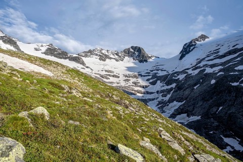 Mountain landscape in the evening light, mountain basin with snow and glacier Floitenkees, summit
