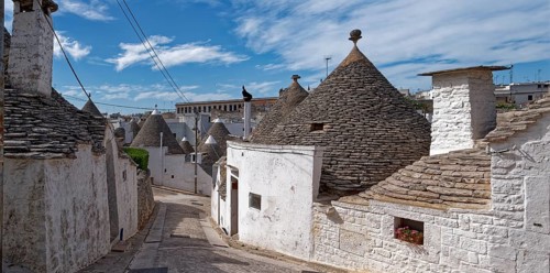 Whitewashed trulli, round houses with stone roofs, in the southern Italian town of Alberobello. The