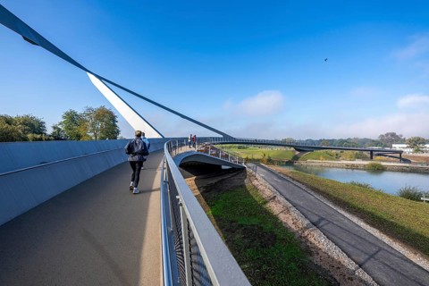 New bridge over the Rhine-Herne Canal and the Emscher, leap over the Emscher, bicycle and
