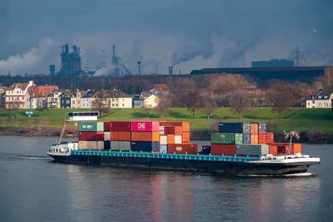 The river Rhine near Duisburg, houses on the Rhine dyke, Laar district, Thyssenkrupp Steel