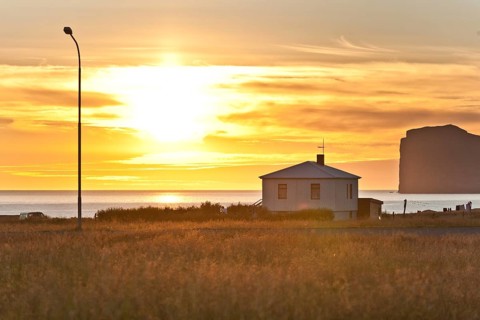 House, coast, midnight sun, Hofsos or Hofsós, Skagafjörður, Norðurland, Iceland, Europe